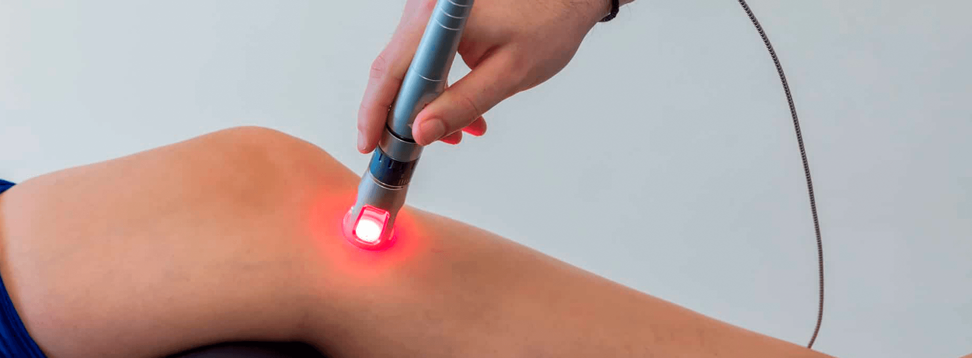 Ilustração sobre ortopedia mostrando erapia com Laser de Alta Intensidade